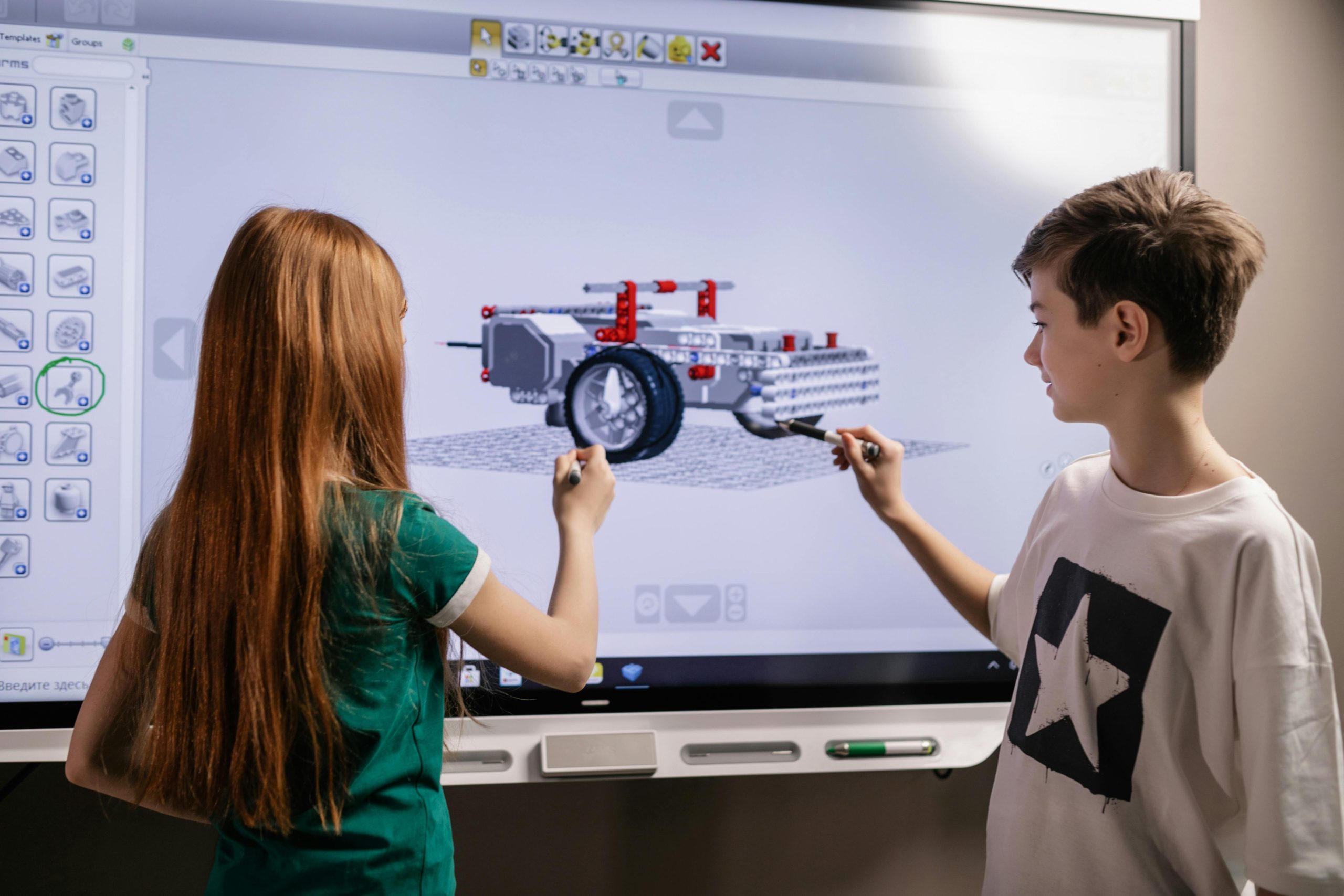 USO DE LA INTELIGENCIA ARTIFICIAL EN LAS AULAS: PROS Y CONTRAS