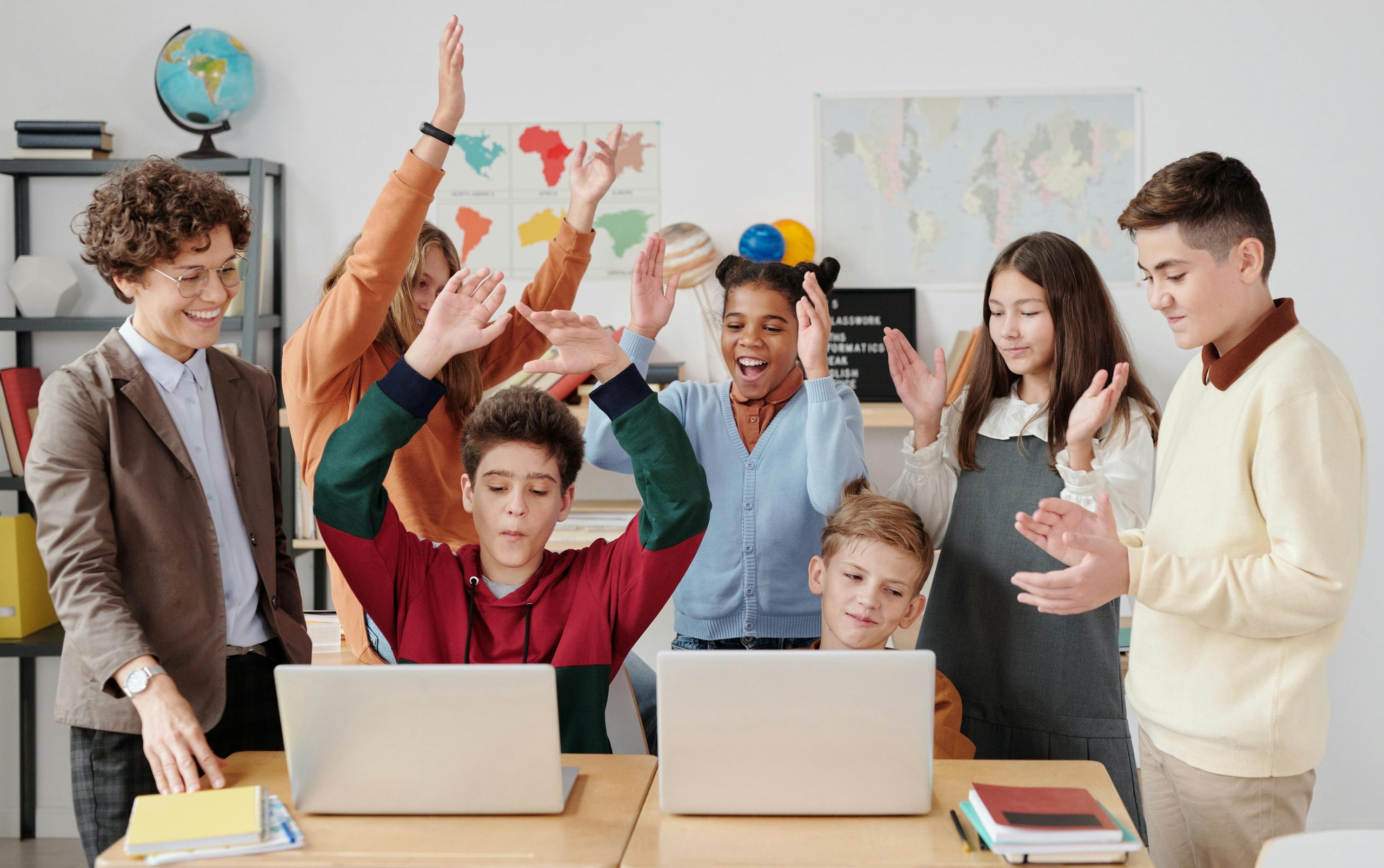 LUCES Y SOMBRAS DE LA DIGITALIZACIÓN EN LOS COLEGIOS